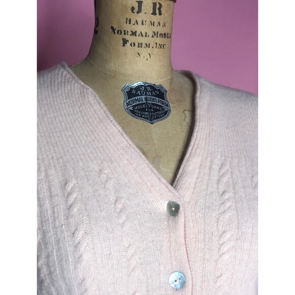 1980-90s Victoria Jones Pink LAMBSWOOL ANGORA Blend CARDIGAN W/Shell Buttons S-M - Picture 4 of 10